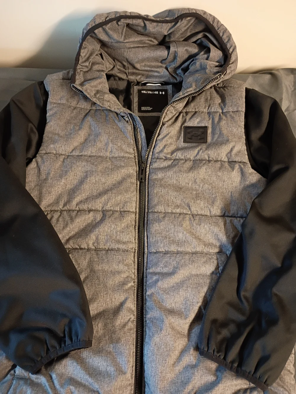 Under Armour Youth XL Grey Quilted Hooded Puffer with Black Sleeves